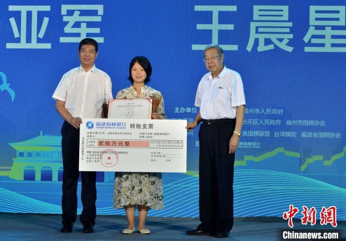 贺远江有些犯愁的说：其实我主要担心的是她现在还没玩够，万一她真要在叙利亚那个兵荒马乱的地方，呆上个一年半载的，一般人还真劝不动她。